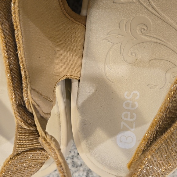 Bzees Slip On Sandals Women's Size 12M - Picture 6 of 13